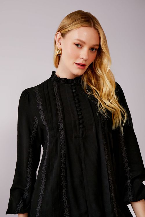 Bata Viscose Bordada Pregas - Preto