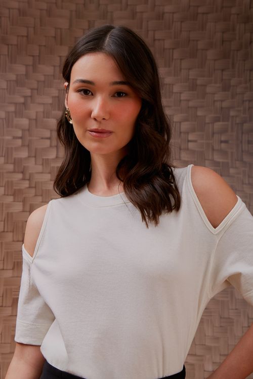 Blusa T-Shirt Malha Recorte Ombro